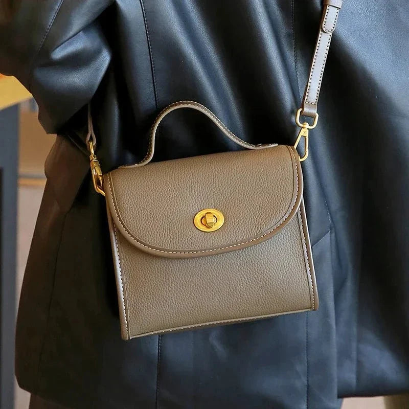 Sac bandoulière à rabat rond en cuir Gris