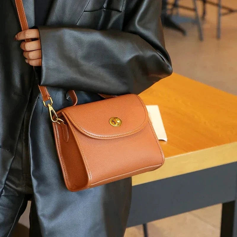 Sac bandoulière à rabat rond en cuir Marron