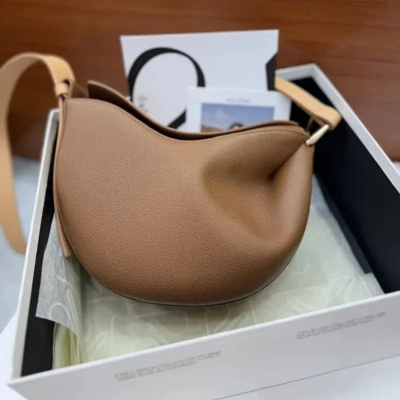 Sac bandoulière demi-lune en simili marron