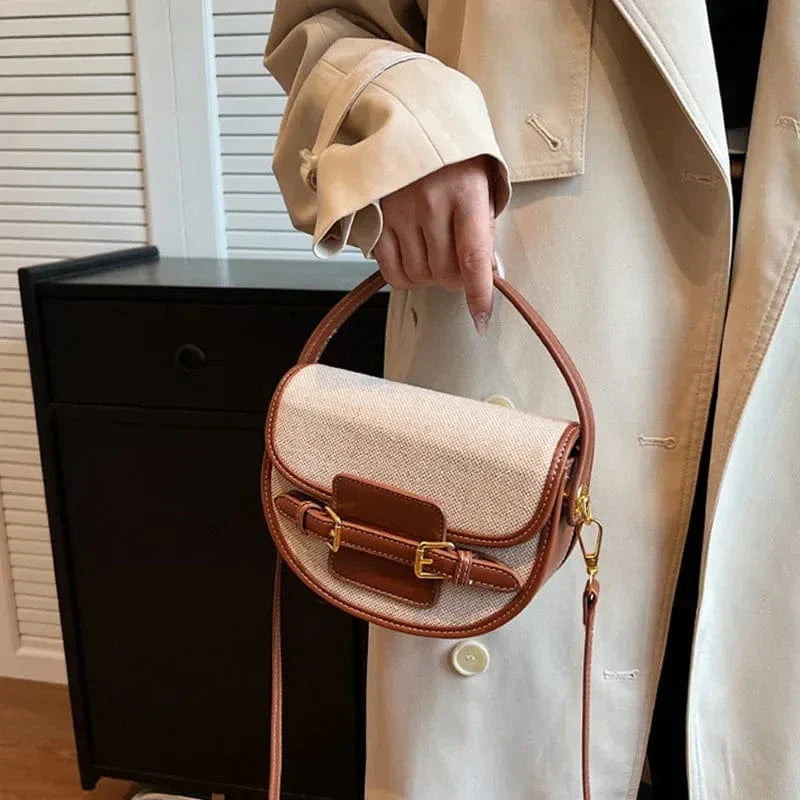 Sac bandoulière demi-lune en toile et cuir