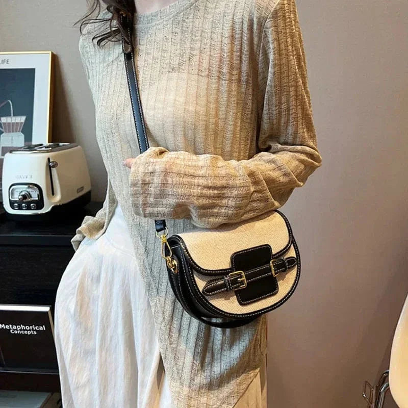 Sac bandoulière demi-lune en toile et cuir