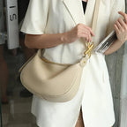 Sac bandoulière demie lune en cuir lisse