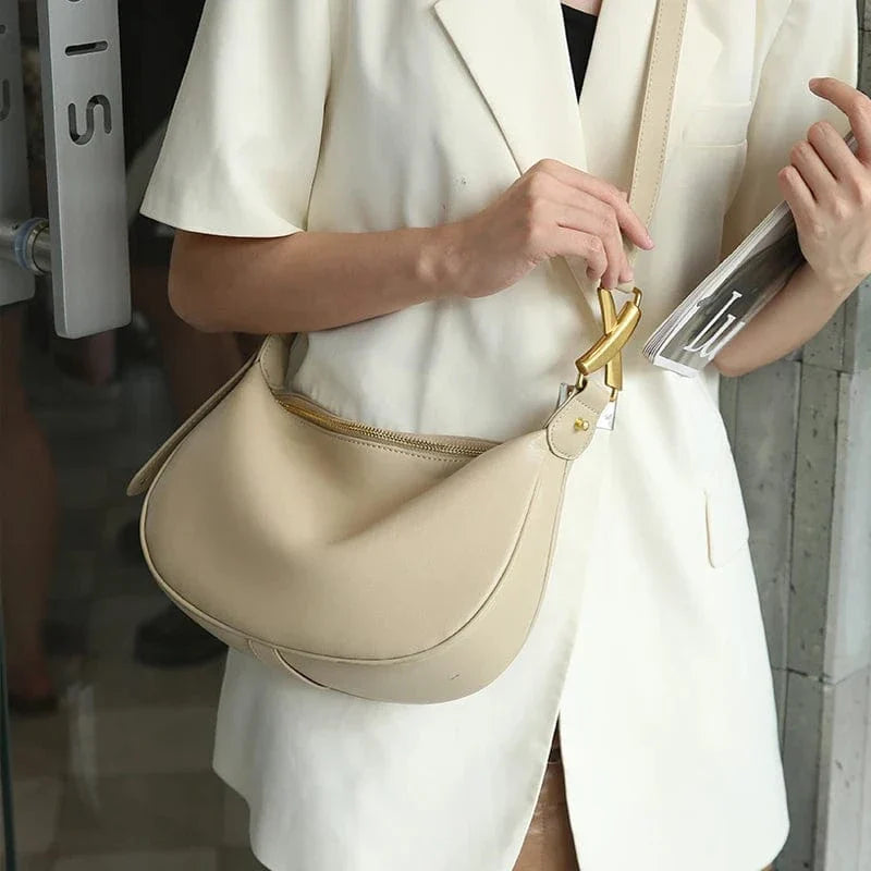 Sac bandoulière demie lune en cuir lisse