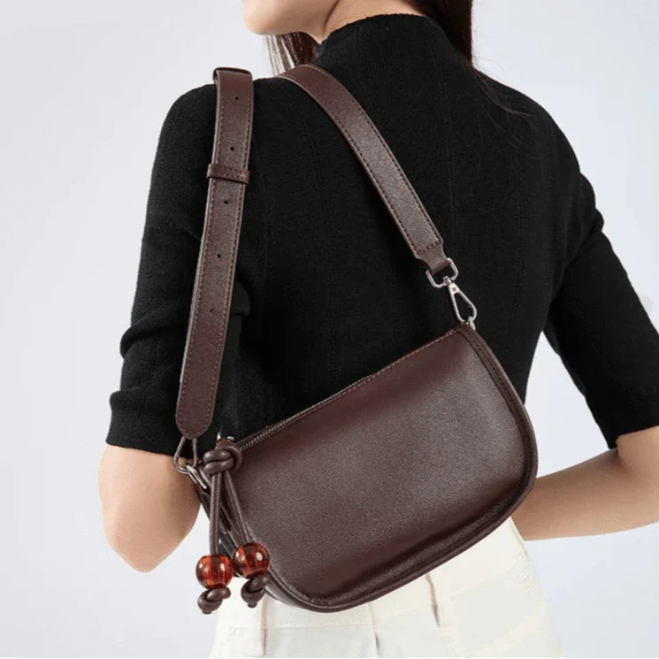 Sac bandoulière en cuir à perle rouge