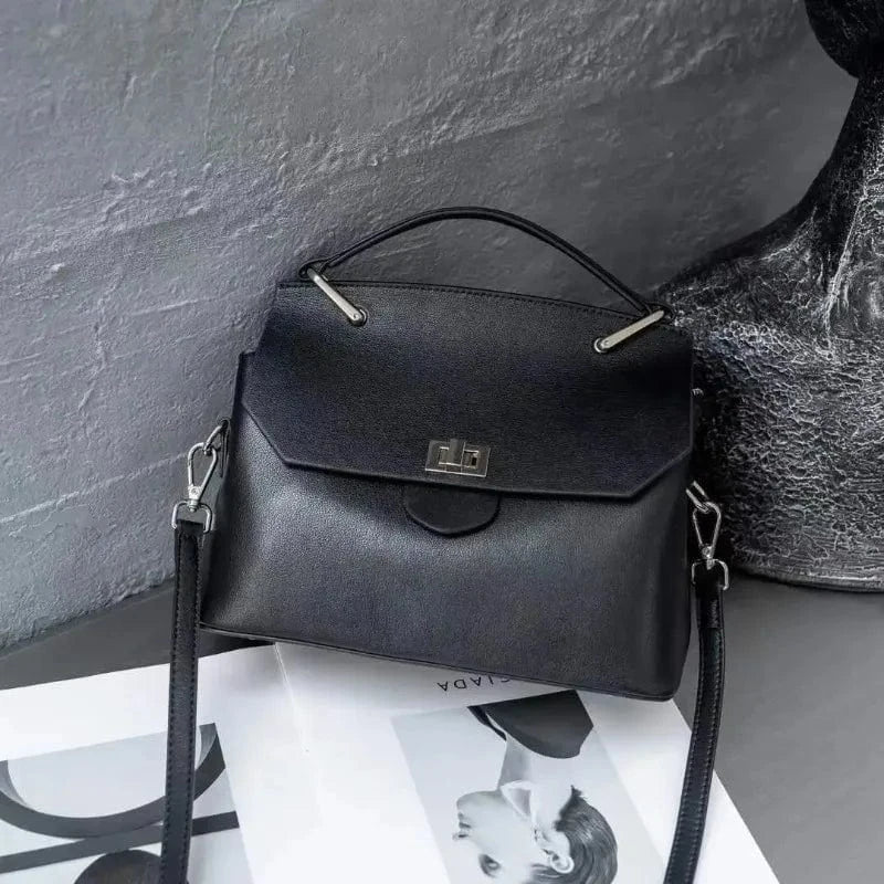 Sac bandoulière femme carré avec rabat Noir