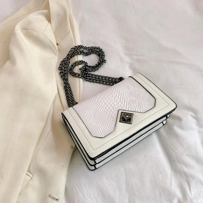 Sac bandoulière imitation croco avec chaîne