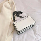 Sac bandoulière imitation croco avec chaîne