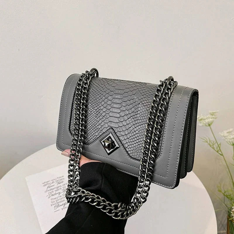 Sac bandoulière imitation croco avec chaîne Gris