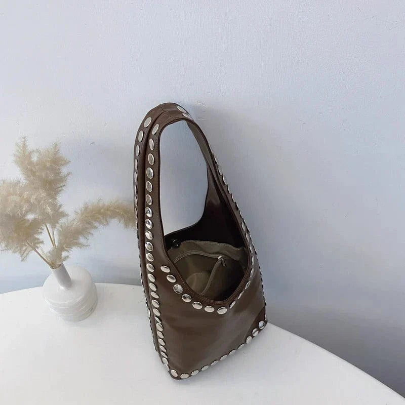 Sac seau bandoulière clouté