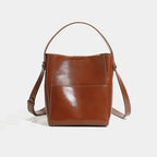 Sac seau en cuir brillant