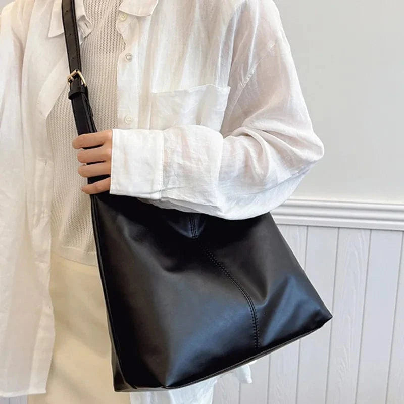 Vintage Large Capacity Shoulder Bag for Women with Soft Solid Crossbody Bag Retro Tote Bag For Commute